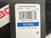 Partij kleding - afbeelding 12 van  29