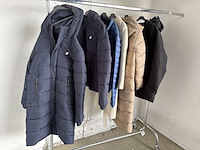 Partij kleding - afbeelding 1 van  2