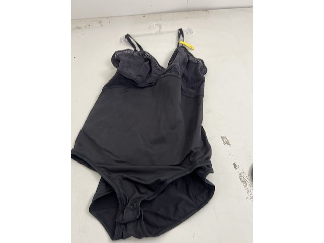 Partij kleding - afbeelding 39 van  42