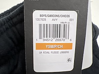 Partij kleding - afbeelding 41 van  42