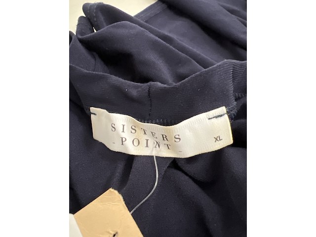 Partij kleding - afbeelding 16 van  55