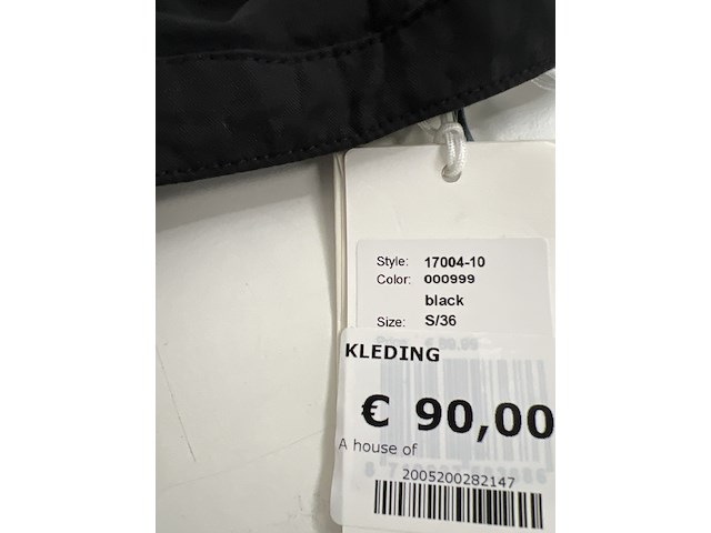 Partij kleding - afbeelding 25 van  55