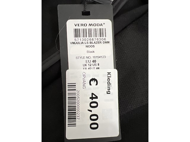 Partij kleding - afbeelding 54 van  55