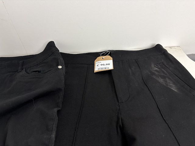 Partij kleding - afbeelding 2 van  8