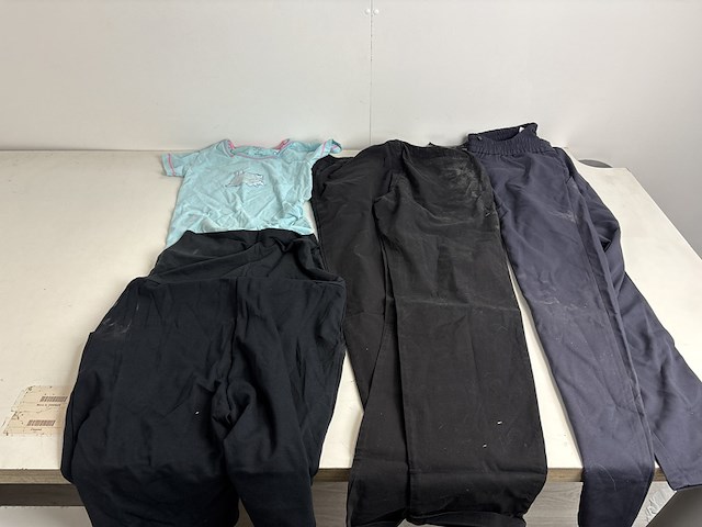 Partij kleding - afbeelding 4 van  8