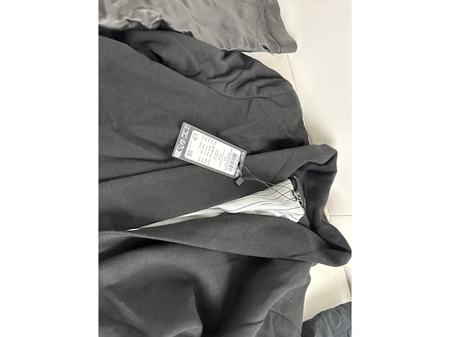 Partij kleding - afbeelding 5 van  8