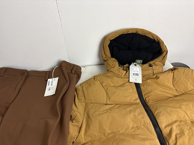 Partij kleding - afbeelding 9 van  11