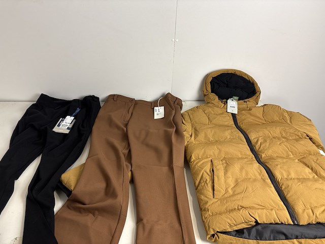 Partij kleding - afbeelding 10 van  11