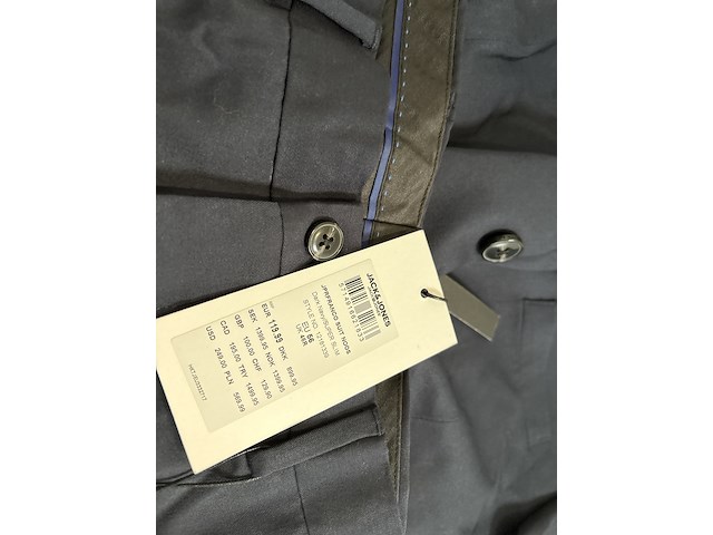 Partij kleding - afbeelding 5 van  15