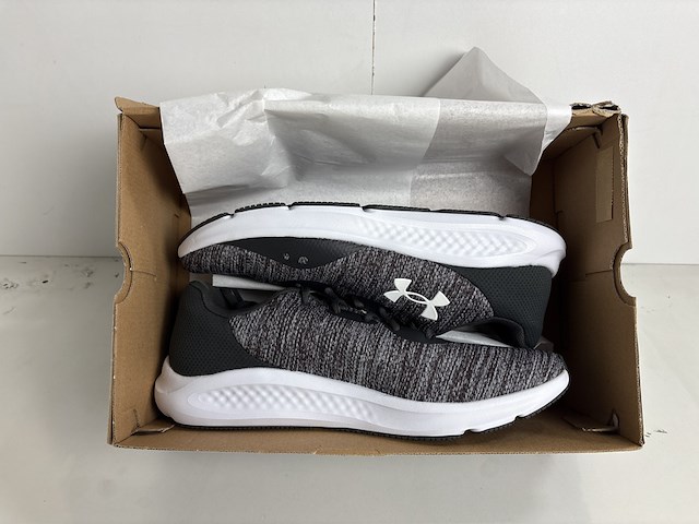 Partij kleding - afbeelding 1 van  15