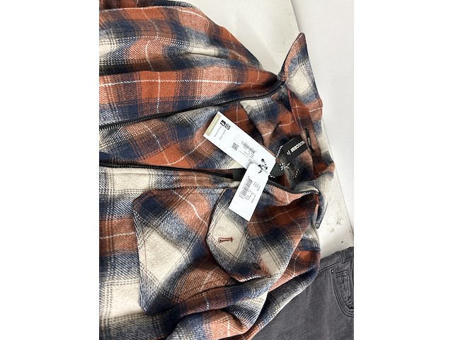 Partij kleding - afbeelding 8 van  15