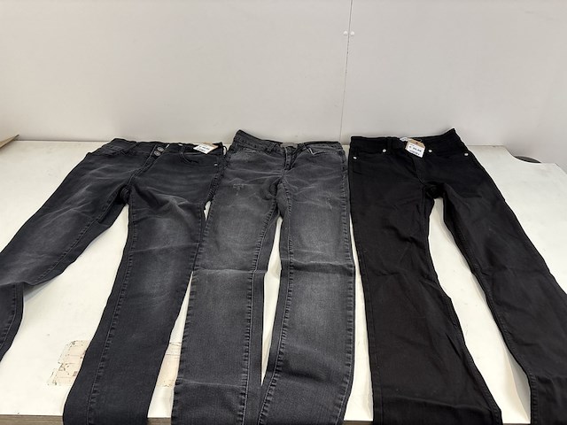 Partij kleding - afbeelding 11 van  15