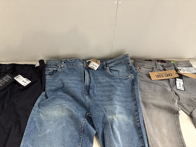 Partij kleding - afbeelding 7 van  11