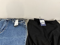 Partij kleding - afbeelding 9 van  11