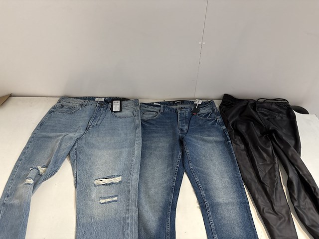 Partij kleding - afbeelding 10 van  11