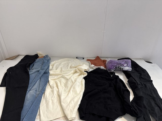 Partij kleding - afbeelding 11 van  11