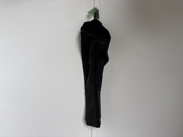 Partij kleding - afbeelding 3 van  18