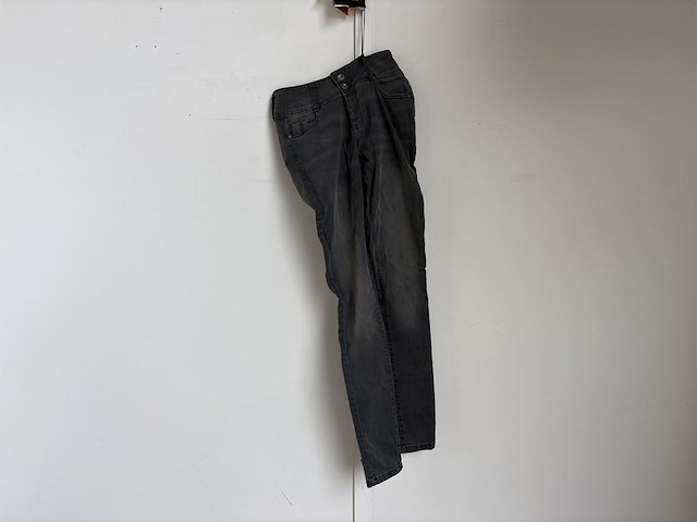 Partij kleding - afbeelding 5 van  18