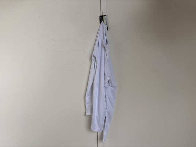 Partij kleding - afbeelding 9 van  18