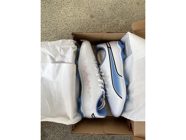 Partij kleding - afbeelding 1 van  18