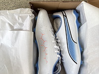 Partij kleding - afbeelding 1 van  18