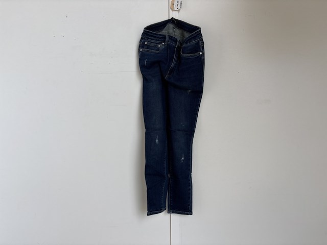 Partij kleding - afbeelding 17 van  18