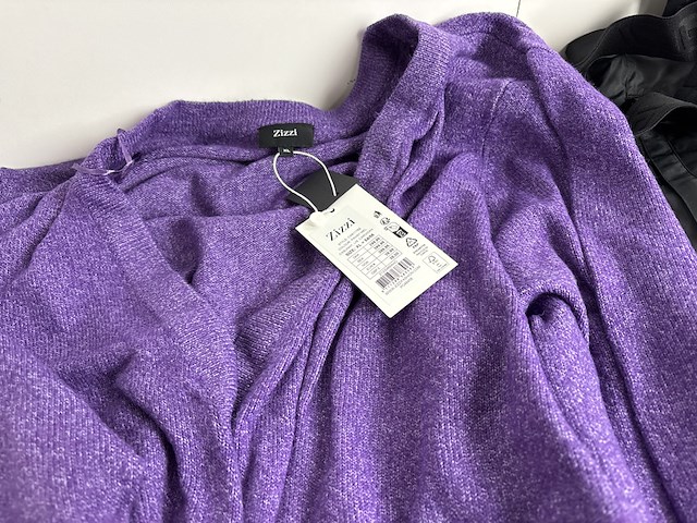 Partij kleding - afbeelding 4 van  6