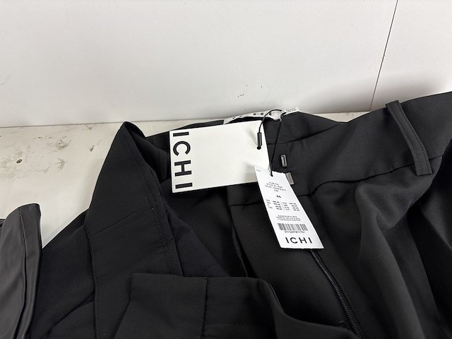 Partij kleding - afbeelding 3 van  6