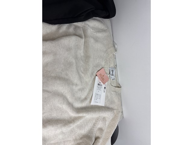 Partij kleding - afbeelding 4 van  6