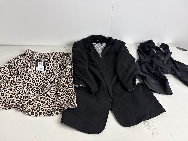 Partij kleding - afbeelding 5 van  6