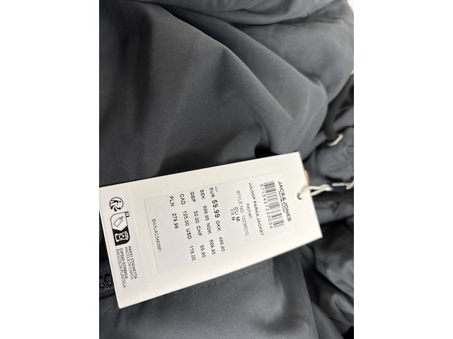 Partij kleding - afbeelding 2 van  6