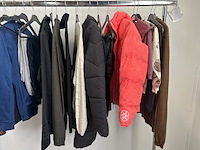 Partij kleding - afbeelding 1 van  3