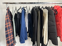 Partij kleding - afbeelding 2 van  3