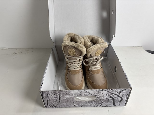 Partij kleding - afbeelding 2 van  10