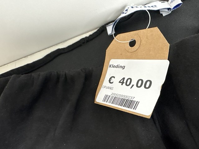 Partij kleding - afbeelding 4 van  10