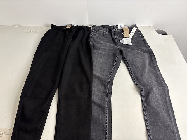 Partij kleding - afbeelding 6 van  10