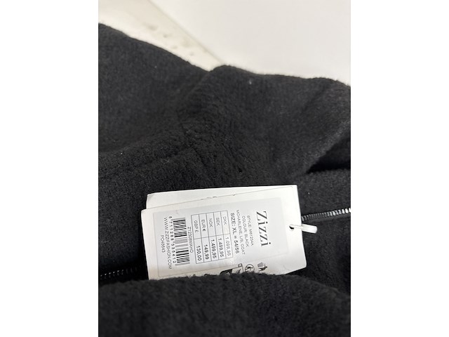 Partij kleding - afbeelding 2 van  8