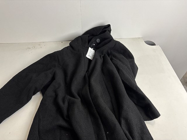 Partij kleding - afbeelding 3 van  8