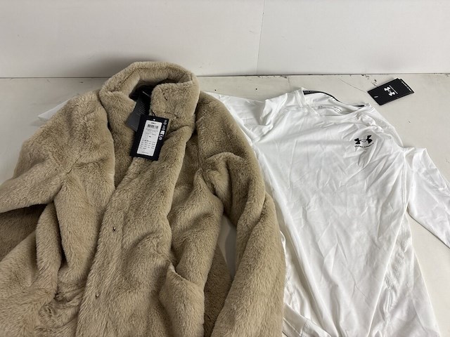 Partij kleding - afbeelding 1 van  8