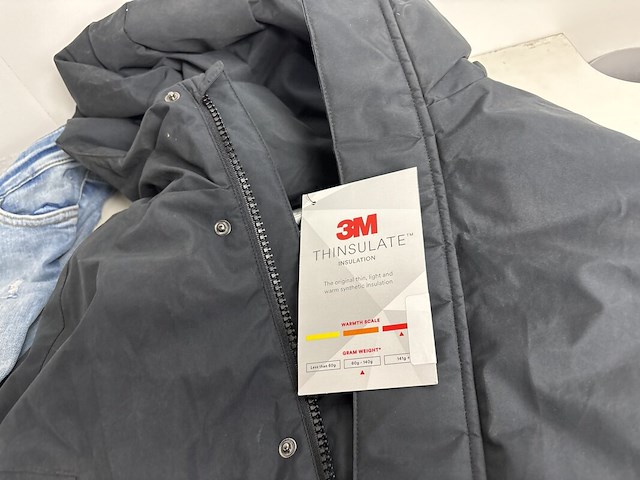 Partij kleding - afbeelding 2 van  8