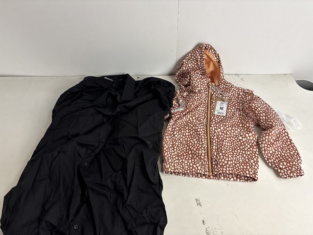 Partij kleding - afbeelding 1 van  9