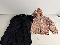 Partij kleding - afbeelding 1 van  9