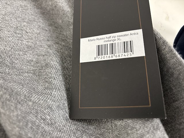 Partij kleding - afbeelding 5 van  9