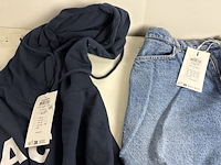 Partij kleding - afbeelding 6 van  9