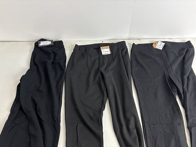 Partij kleding - afbeelding 2 van  5