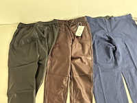 Partij kleding - afbeelding 5 van  5