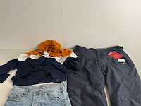 Partij kleding - afbeelding 1 van  8