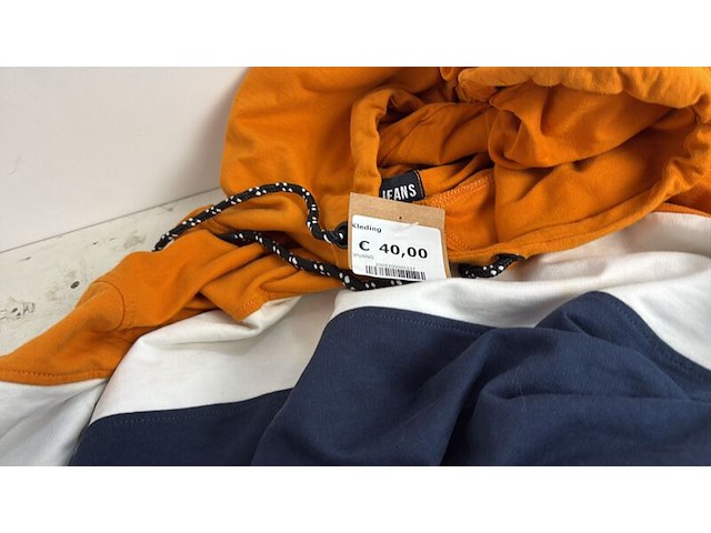 Partij kleding - afbeelding 4 van  8