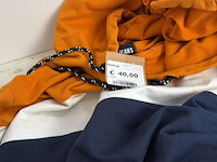 Partij kleding - afbeelding 4 van  8