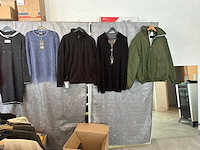 Partij kleding - afbeelding 2 van  8